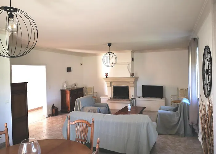 Aux Portes Du Luberon